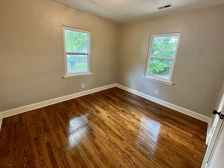 636 N Moore Rd — Photo 12