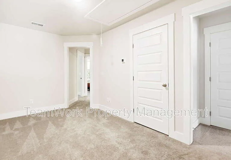 7722 Park Gate Dr — Photo 25