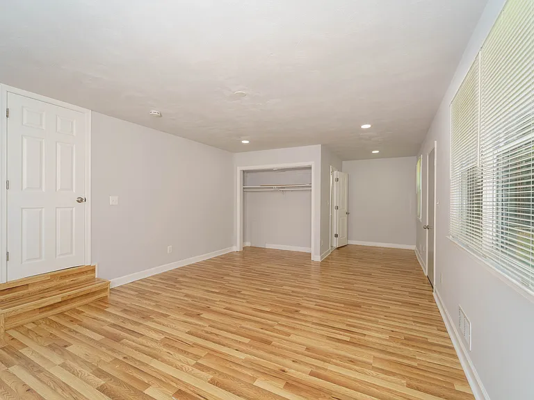 10024 Lorain Ave — Photo 15
