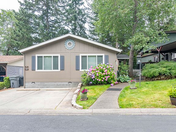 2nd image of 219 NW Creekside Dr