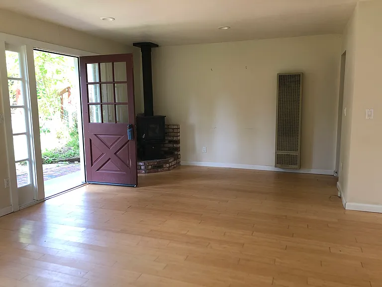 2140 Coffee Ln #B — Photo 3
