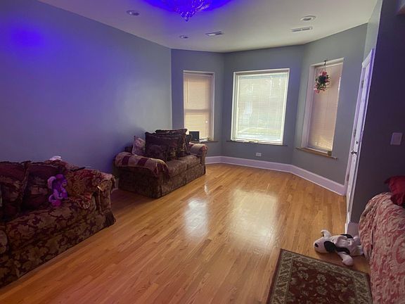 2nd image of 859 N Richmond St #1