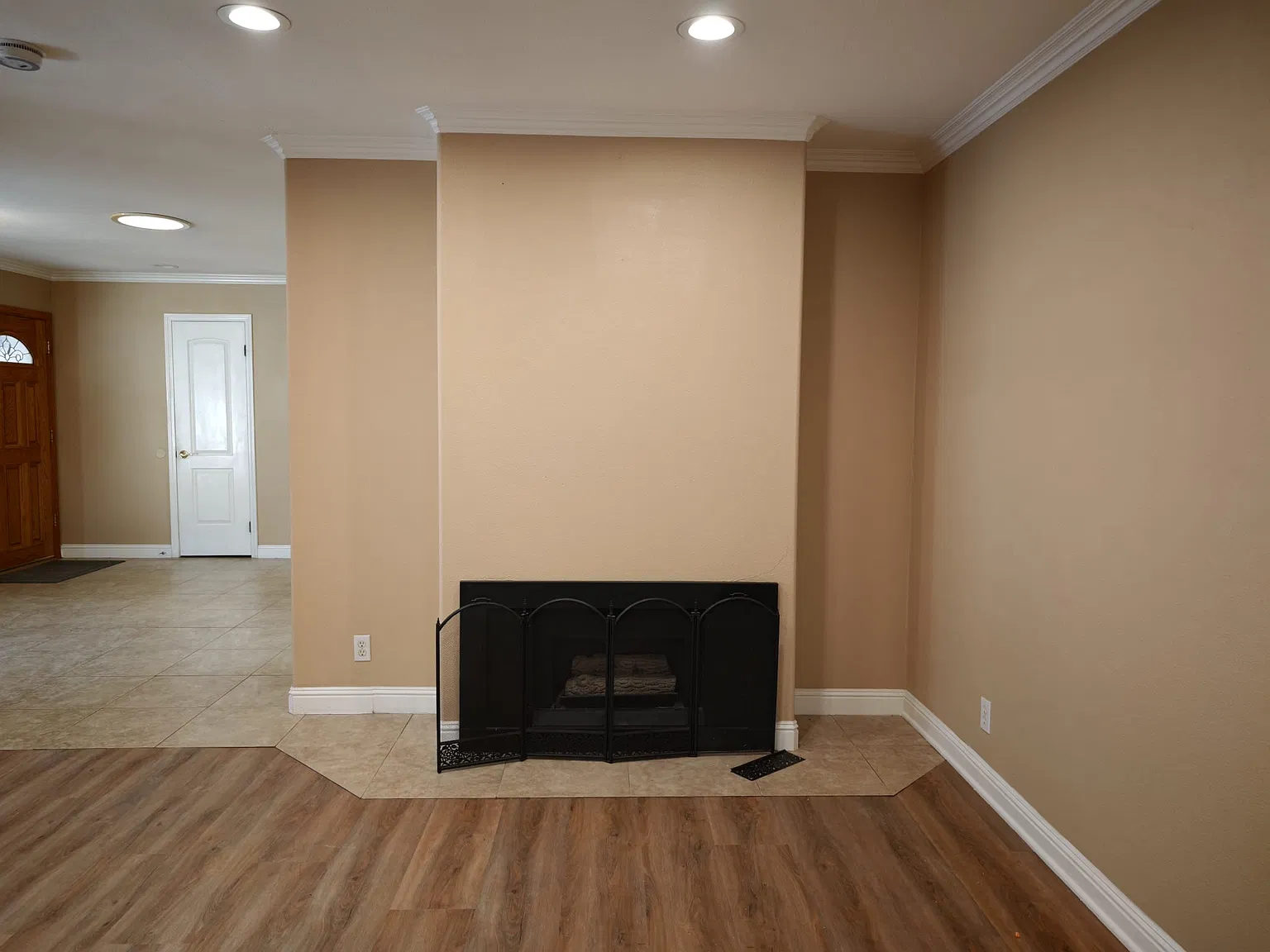 2 bed, 1133 sqft, $3,690 — Photo 4