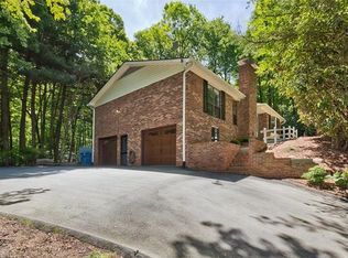 230 Haywood Knolls Dr, Hendersonville, NC 28791