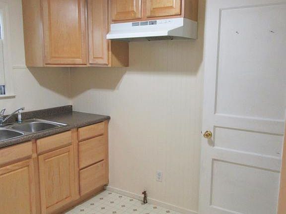 5th image of 1907 Elwood St
