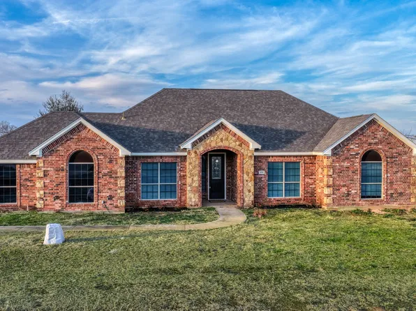 100 Falcons Eye Ct, Weatherford, TX 76087