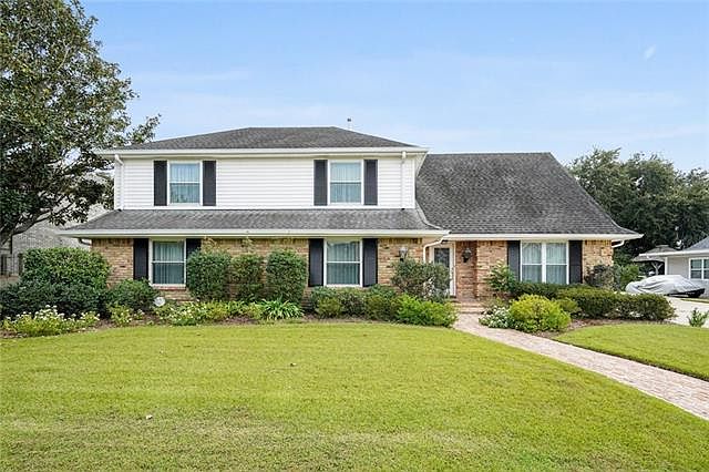 1st image of 17 Chateau Magdelaine Dr