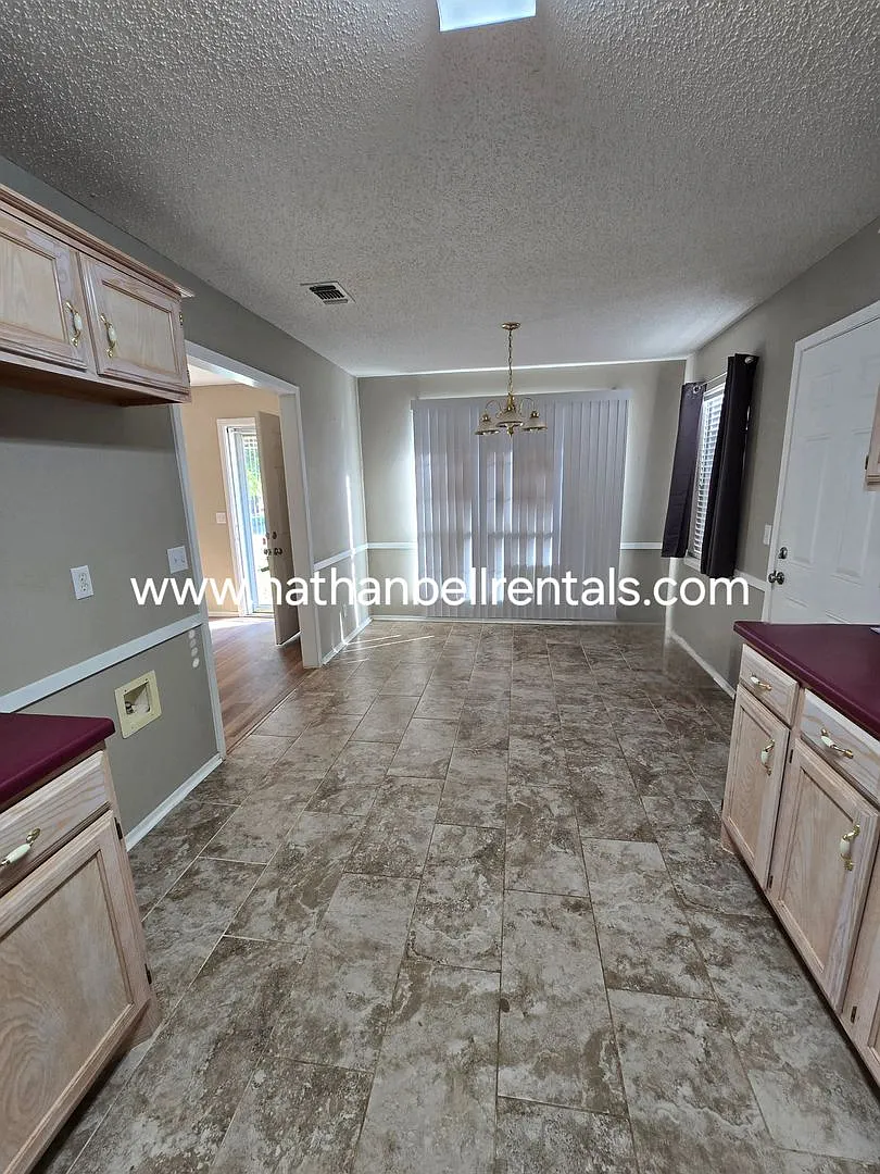 Single-Family Home: 3 Bed, 2 Bath — Photo 3
