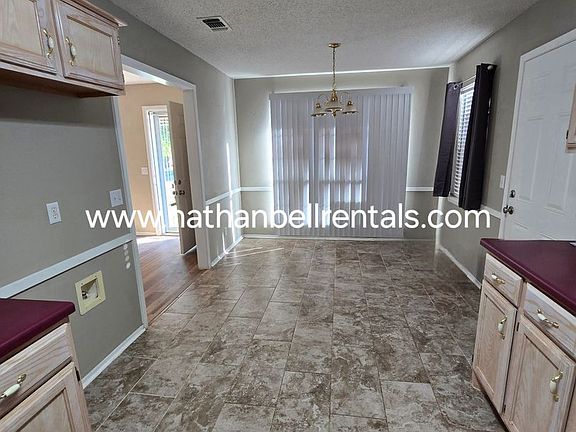 3rd image of 2140 40th St SE