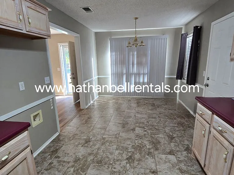 2140 40th St SE — Photo 3