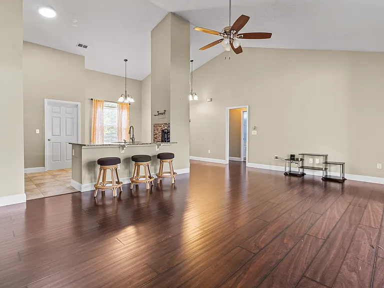 211 Springlake Dr — Photo 10