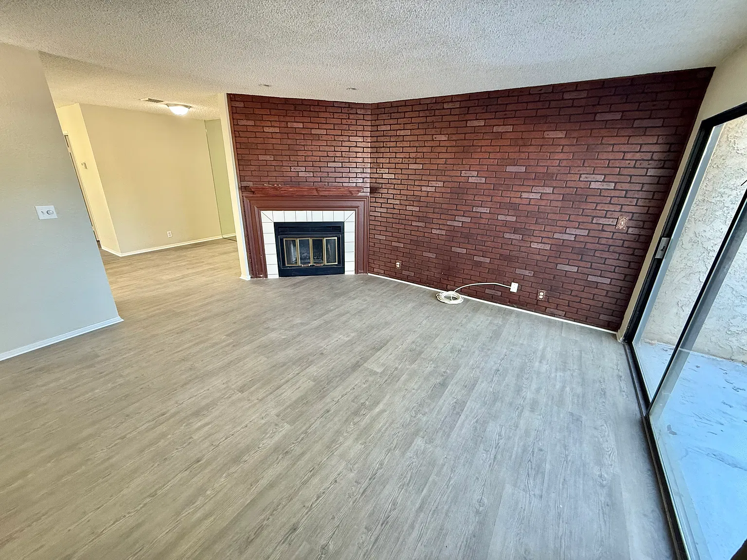 2 bed, 1380 sqft, $1,950 — Photo 2