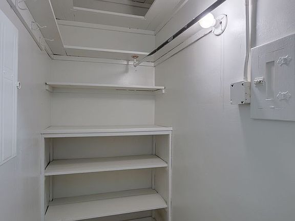 4th image of 606 S 32nd Ave #24