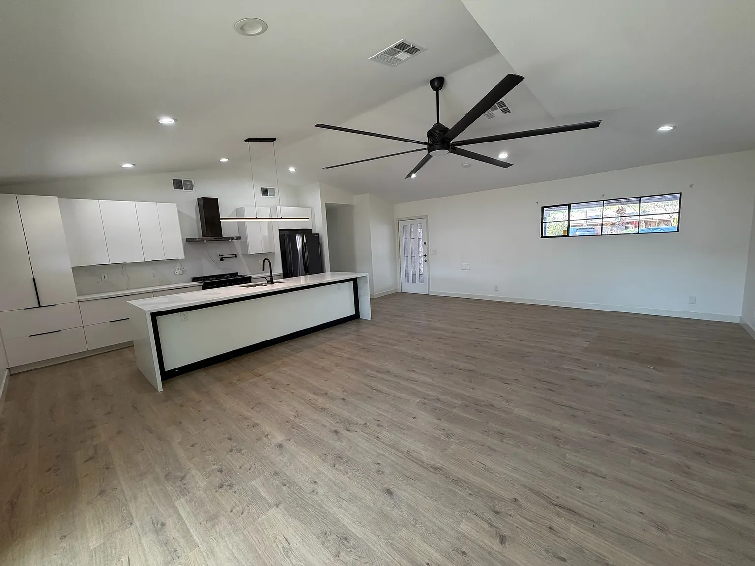 3 bed, 1560 sqft, $3,200 — Photo 3