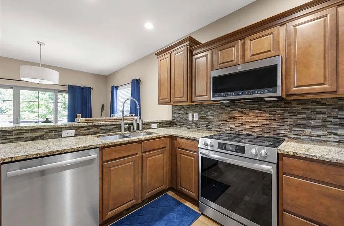 4 bed, 2138 sqft, $1,200 — Photo 2
