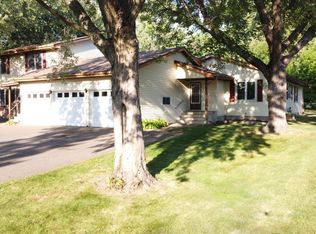 6860 8th Street Ln N, Oakdale, MN 55128