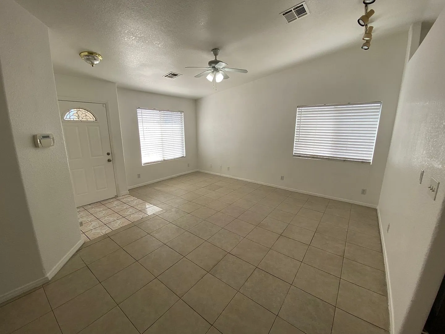 4 bed/2 bath home Located in Central Las Vegas — Photo 2