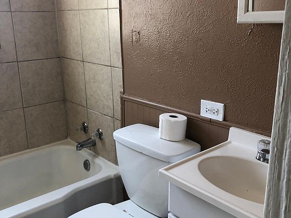 3rd image of 3217 Roosevelt Ave