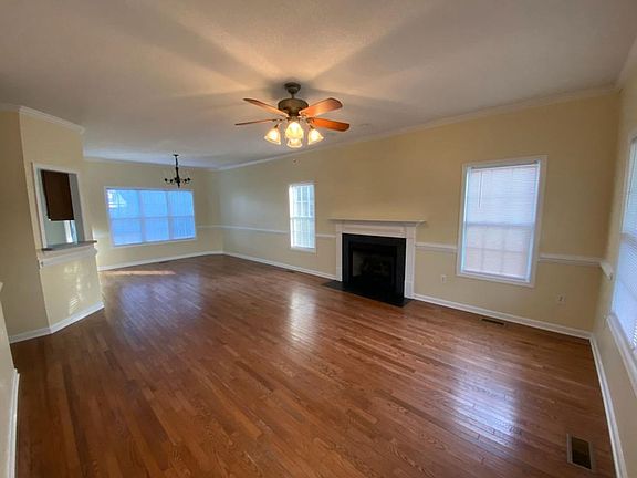 3rd image of 310 Preakness Ln