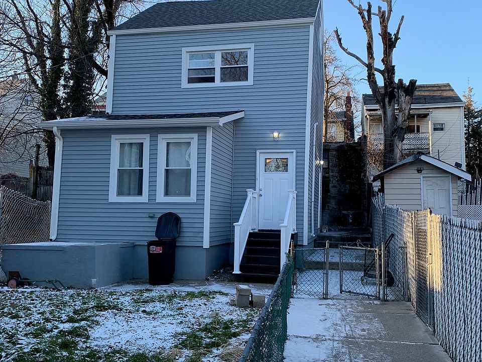 2nd image of 163 N 4th St