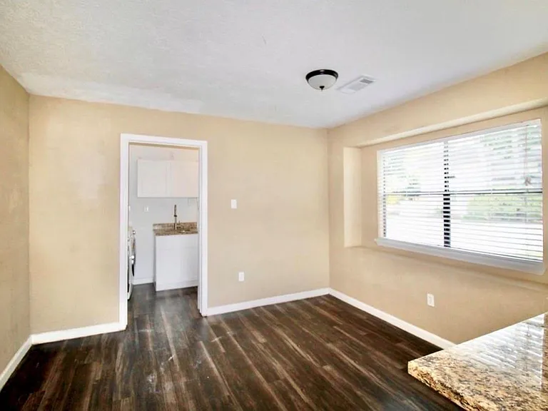 4701 Spring Ln — Photo 8