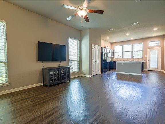 3rd image of 10617 Langham Dr