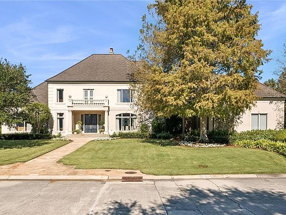 2nd image of 19 Pebble Beach Ln