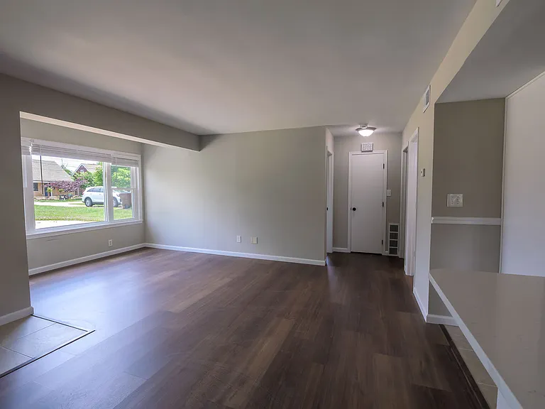 10 Rose Ave #1 — Photo 4
