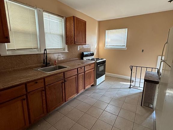 4th image of 30 Bellevue Ter