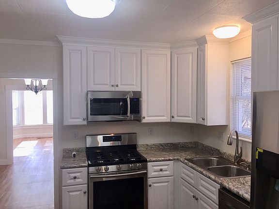 3rd image of 526 W Dale St