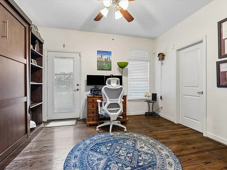 4212 Dickson St — Photo 5