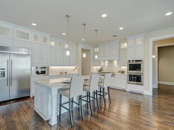 5th image of 1221 Waterton Dr
