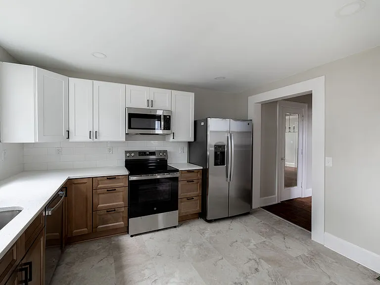 3554 N College Ave — Photo 15
