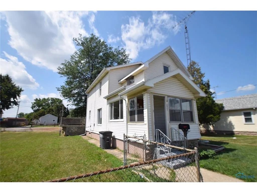 3921 Catawba St photo 1