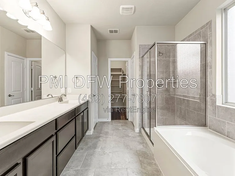 1624 Medina Ln — Photo 17