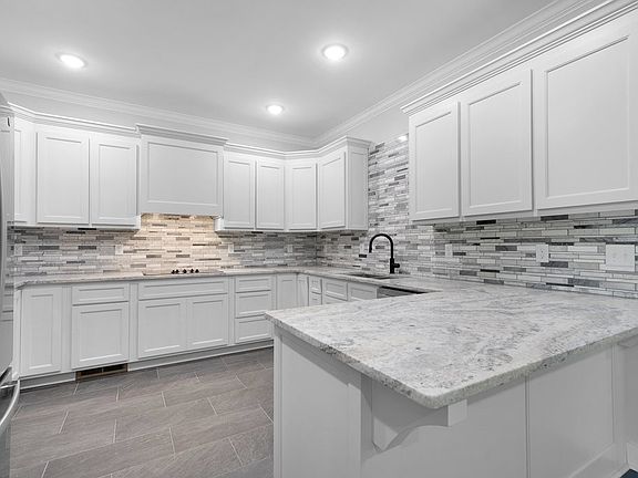 2nd image of 80 Mountain Laurel Ln