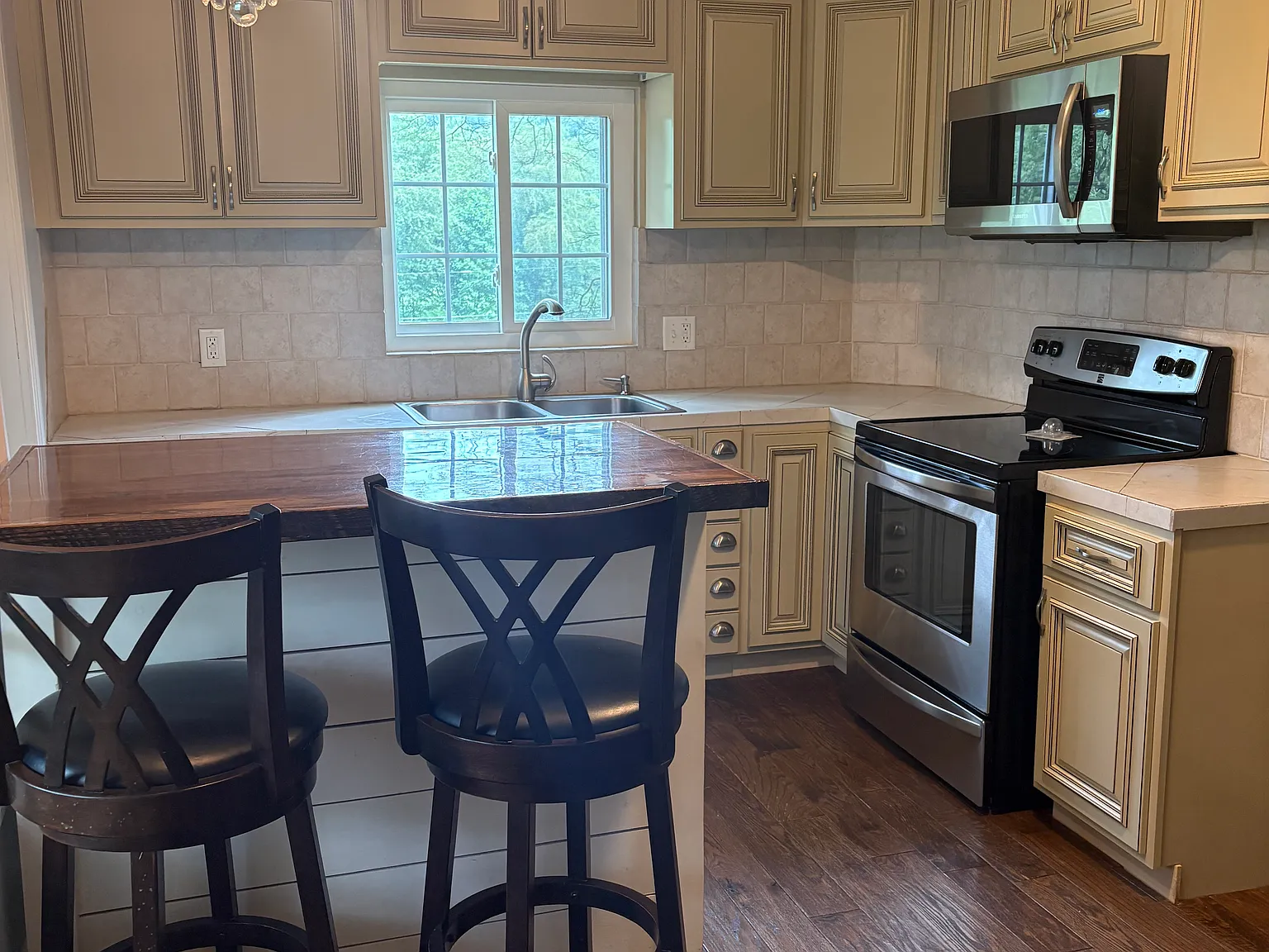 2 bed, 1450 sqft, $1,750 — Photo 2