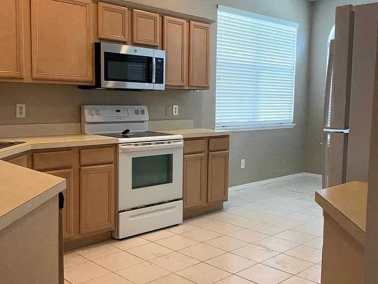 1318 Lake Biscayne Way — Photo 4