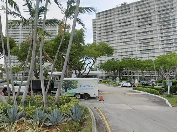 3701 N Country Club Dr APT 207, Aventura, FL 33180