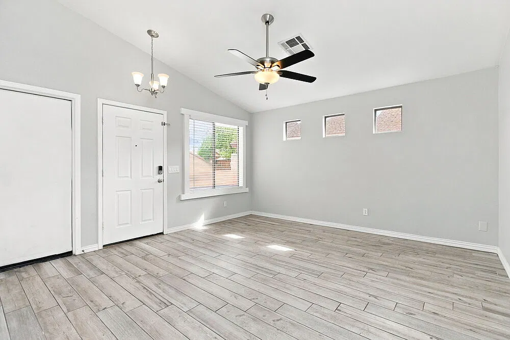 3 bed, 2.0 bath, 1312 sqft, $2,035 — Photo 3
