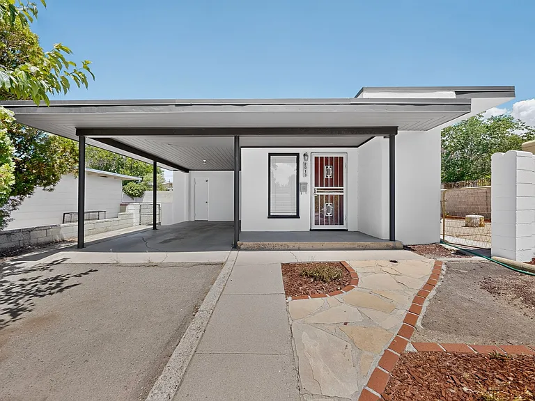 2913 San Joaquin Ave SE — Photo 1