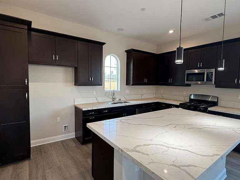 13561 Magnolia Way — Photo 3
