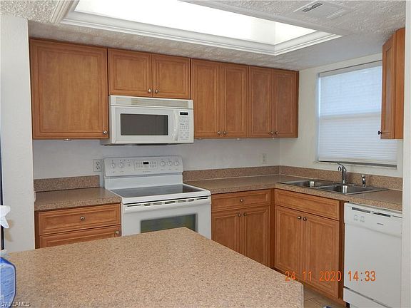 3rd image of 1512 Cape Coral Pkwy W APT 103