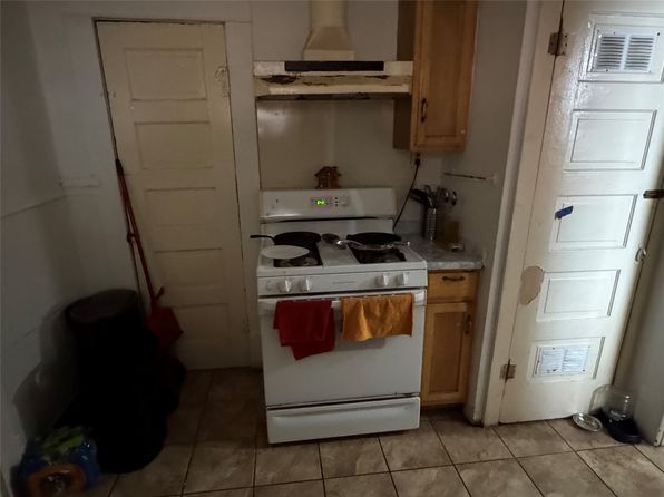 Additional property image - 608 S Willomet Ave, Dallas, TX 75208