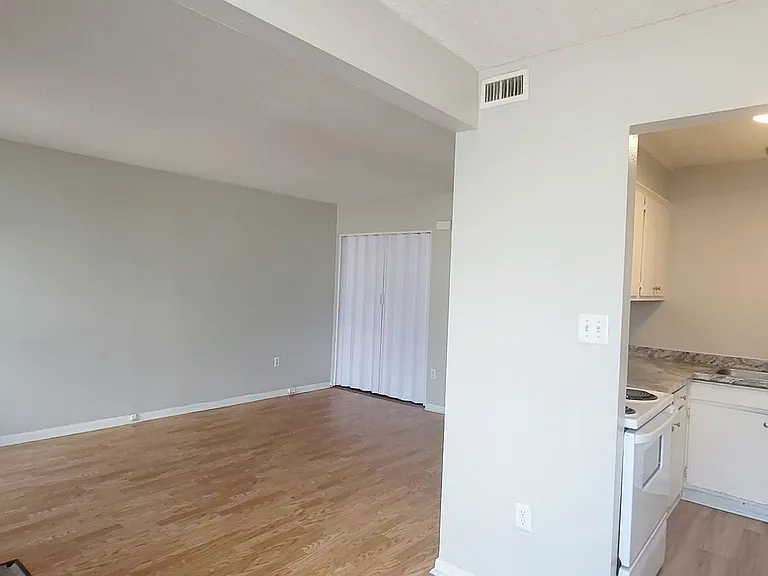 County View Apartments — Photo 11