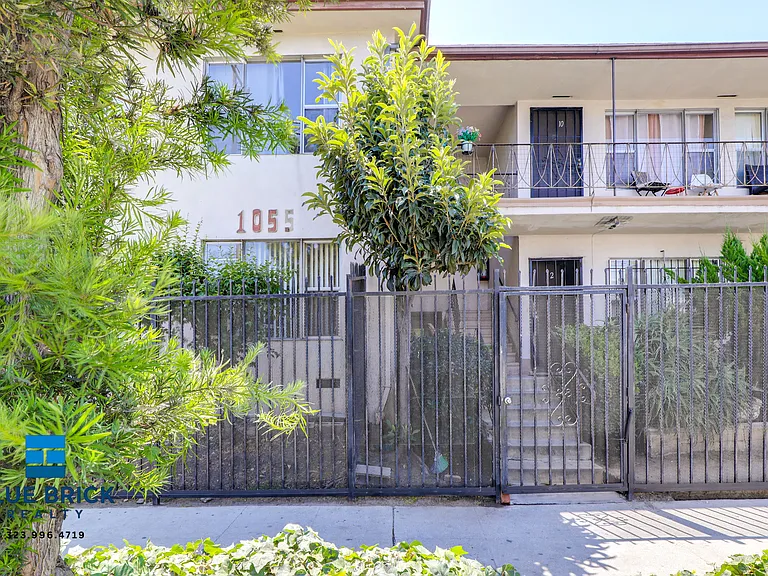 1055 N El Centro Ave #8 — Photo 16