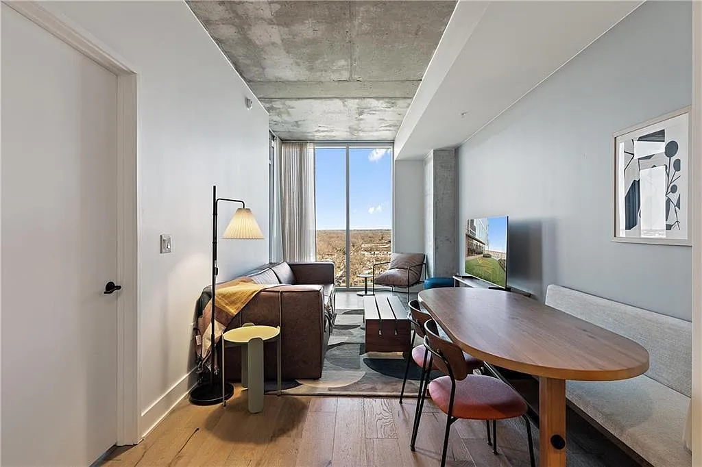 48 East Ave — Photo 2