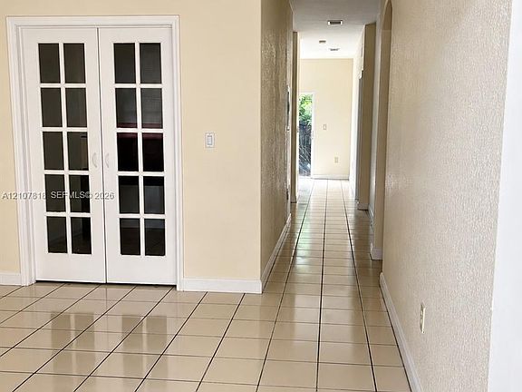 3rd image of 2811 SE 17th Ave Unit 109