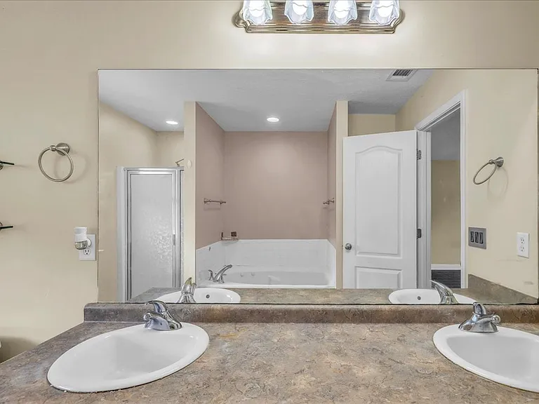 256 Savannah Ln — Photo 35