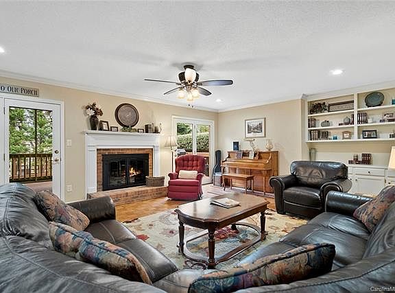 3rd image of 2170 Wynbourne Dr #23